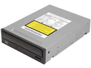 Sebuah pemutar disk yang khas.  Tergantung pada laser yang dipasang, itu bisa membaca dan merekam semua format disk di pasar.